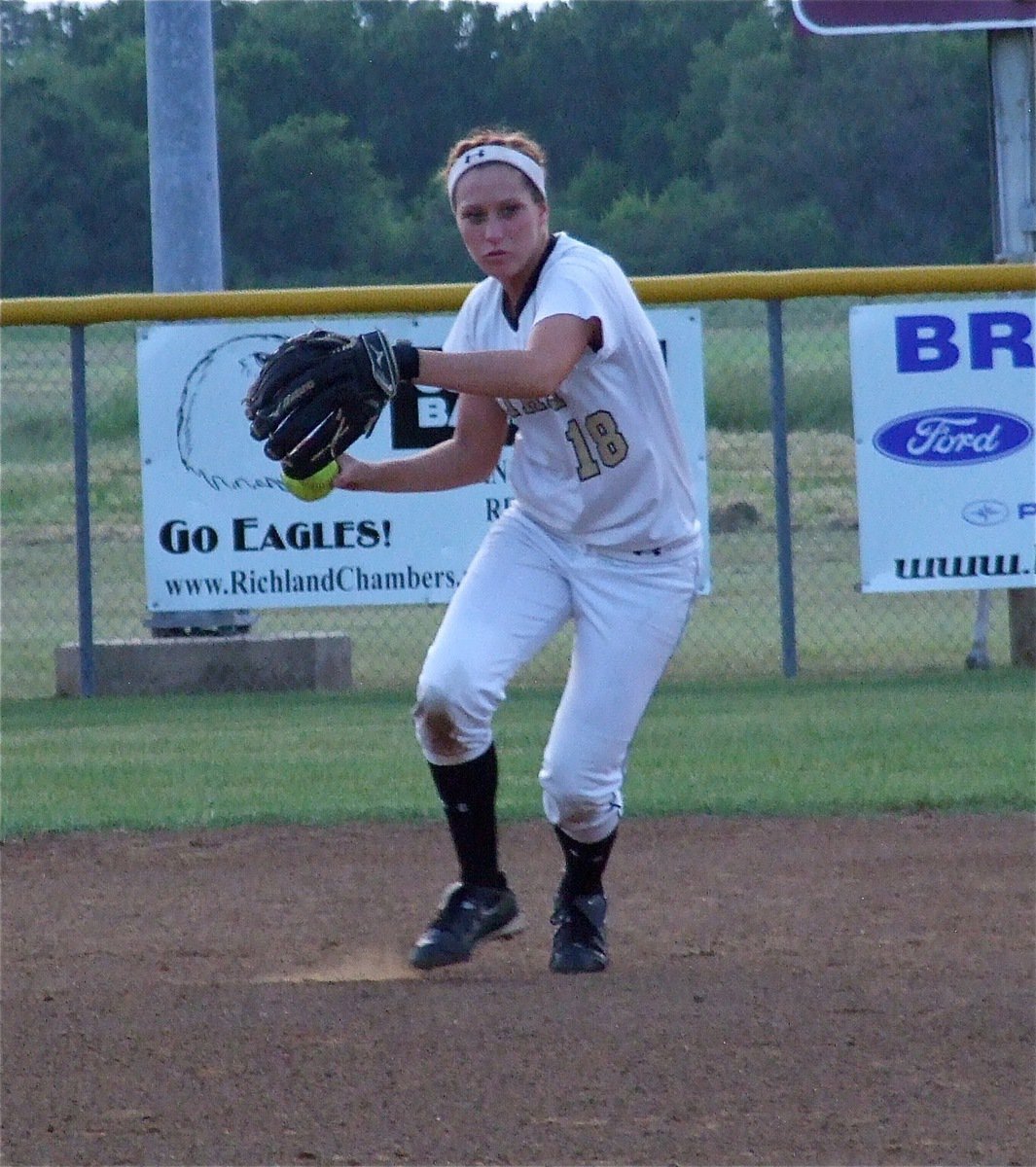 Image: Italy’s, Bailey Bumpus(18) makes a play from her shortstop position.