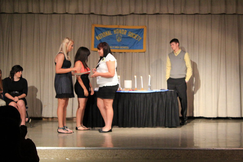 Image: Monserrat Figueroa (sophomore) recieves her certificate and ribbon.