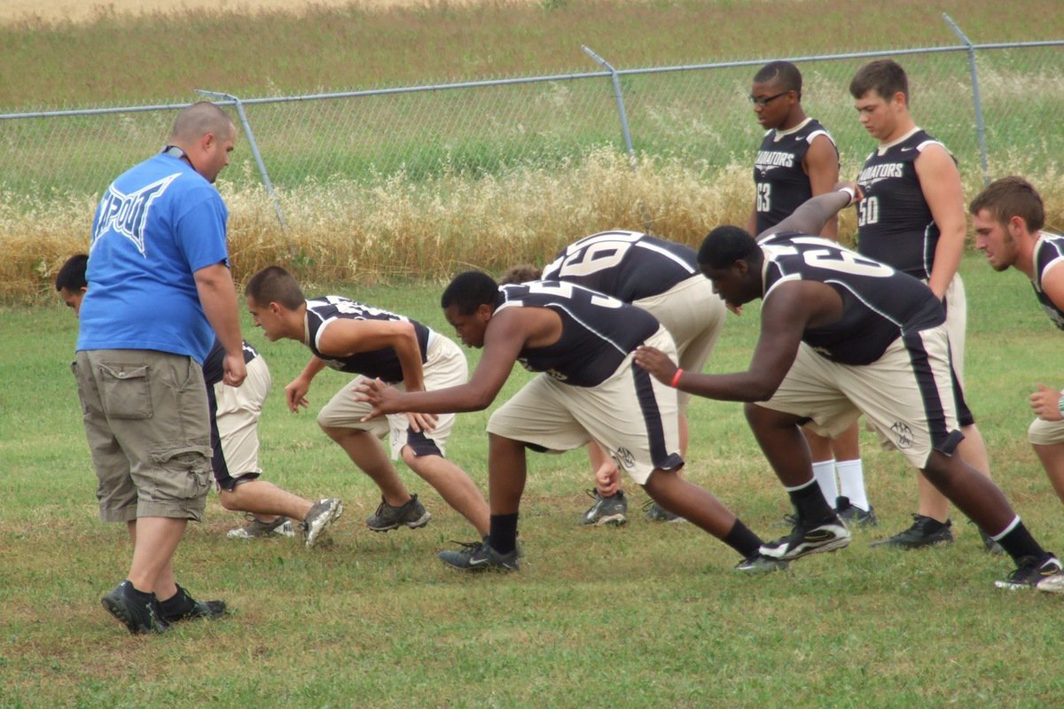 Image: New offensive line coach, Brandon Duncan, takes Italy’s protectors thru their paces.