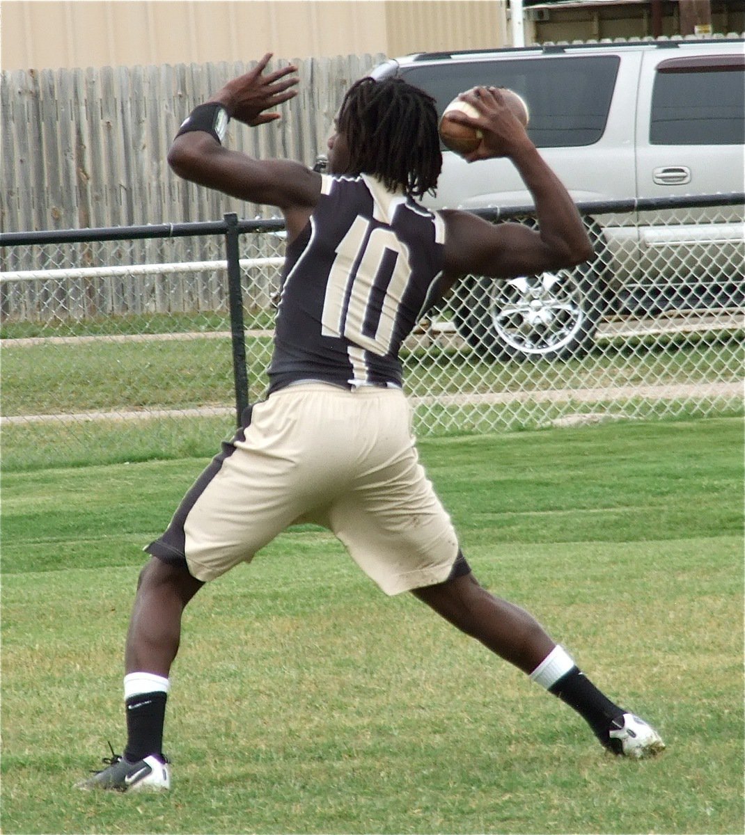 Image: Ryheem Walker drops back for a pass.