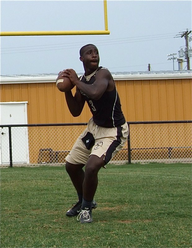 Image: Marvin Cox drops back and finds a target.