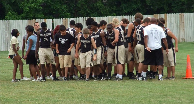 Image: The Lady Gladiators and Gladiators break after laps.