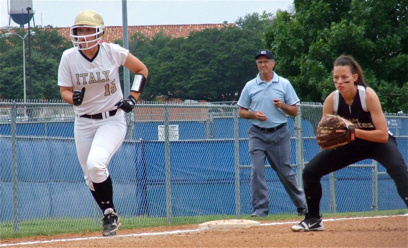 Image: Jaclynn Lewis(15) hopes for a chance to reach home.