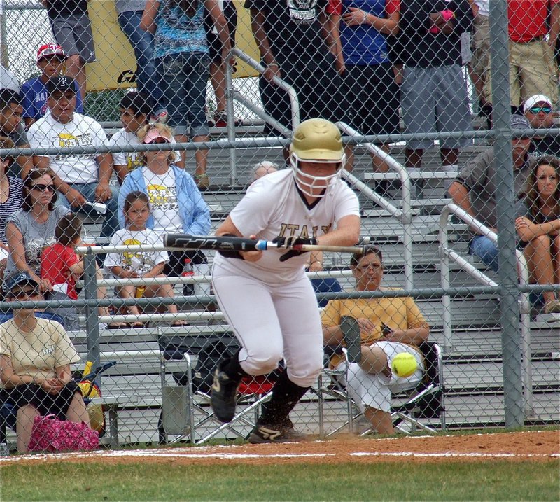 Image: Katie Byers(13) bunts down the line for Italy.