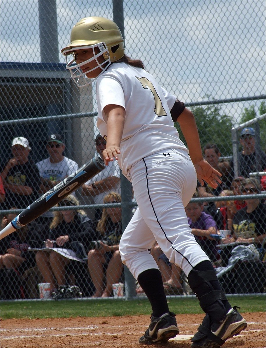 Image: Senior Lady Gladiator, Alma Suaste(7), earns a crucial walk to give Italy a chance to rally.