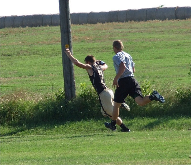 Image: Chase Hamilton brings in a long pass from Marvin Cox to setup Italy’s overtime period touchdown.