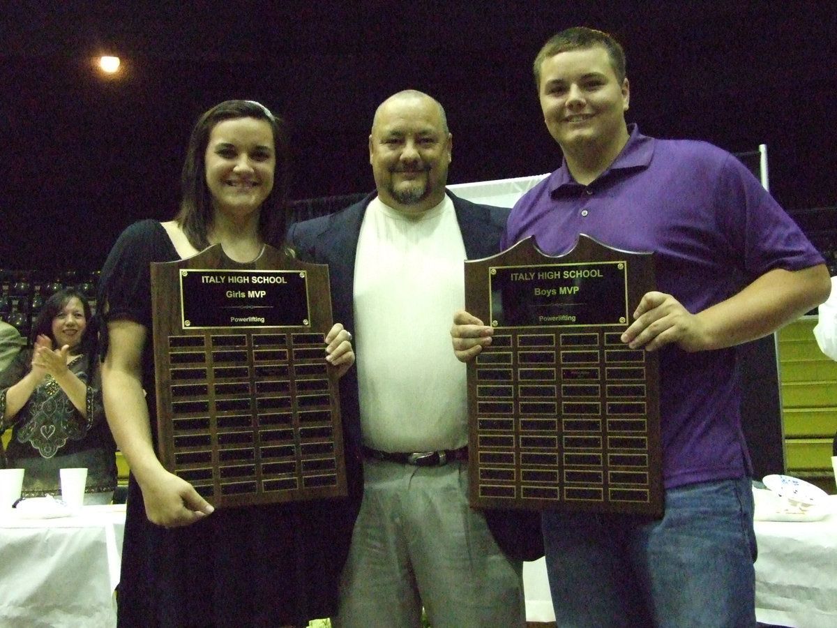 Image: Kaytlyn and Kelton Bales receive MVP for Powerlifting.