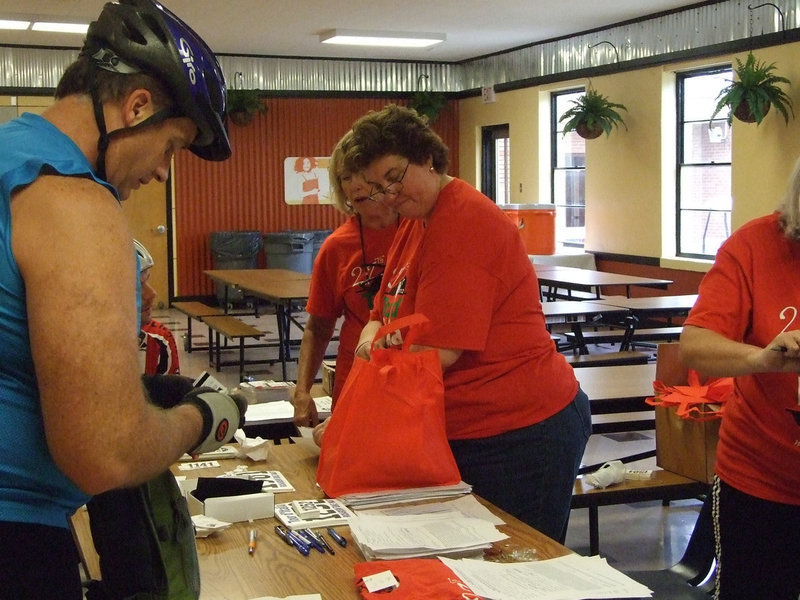 Image: Rhea Reedy, Lone Star Cyclists membership chairman, estimated 555 cyclists registered on site, added to the preregistered number of 495.
