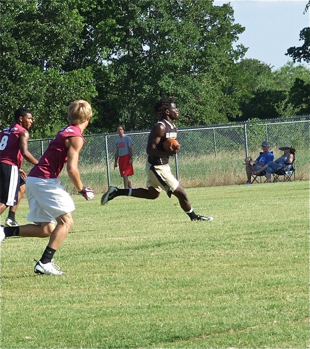 Image: Breaking away is Ryheem Walker against Riesel.