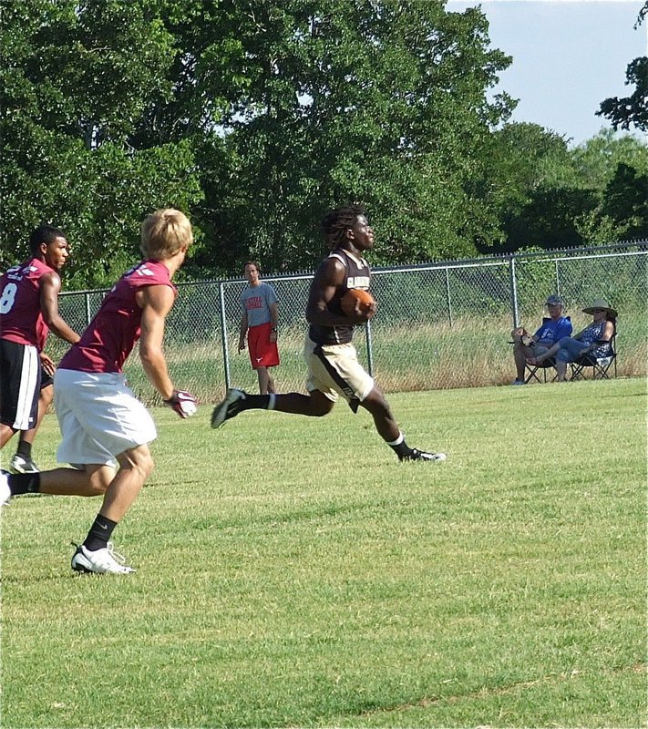 Image: Breaking away is Ryheem Walker against Riesel.