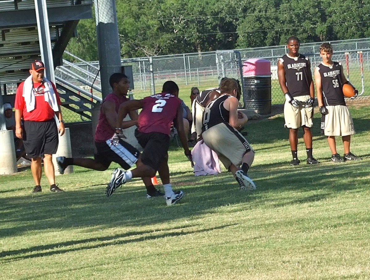Image: John Escamilla(8) hauls in his second touchdown pass against Riesel to help lead Italy to a round one victory.