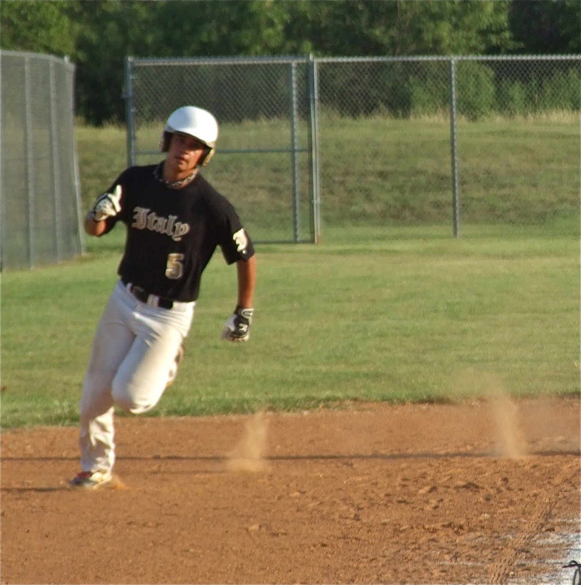 Image: Reid Jacinto rounds third base and heads for home.