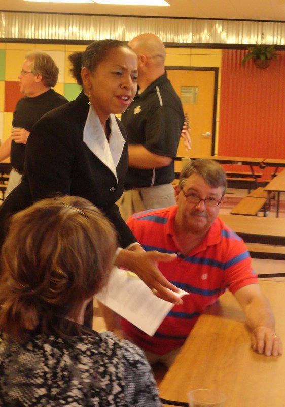 Image: Wilson signs contract at Italy ISD