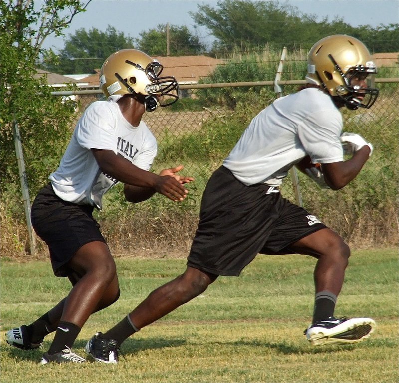 Image: Marvin Cox gives the ball to Ryheem Walker during the 11-on-11 drill.