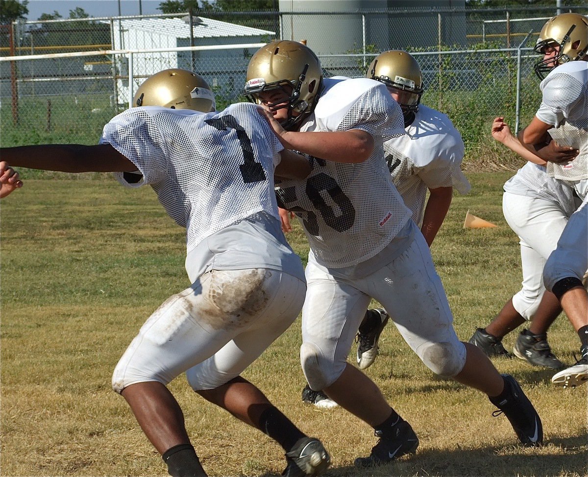Image: Paul Harris(7) secures the gap while Zain Byers(50) tries to push him out.
