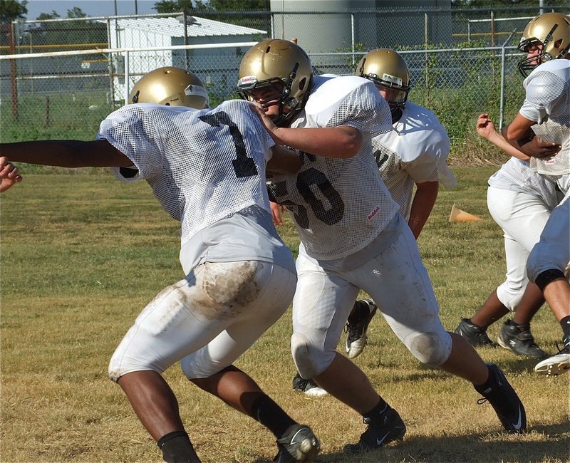 Image: Paul Harris(7) secures the gap while Zain Byers(50) tries to push him out.