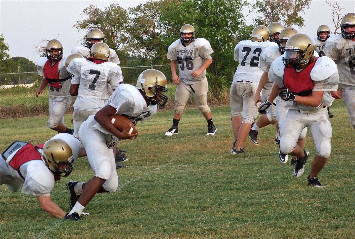Image: JV back Jaray Anderson(40) fights thru tacklers.