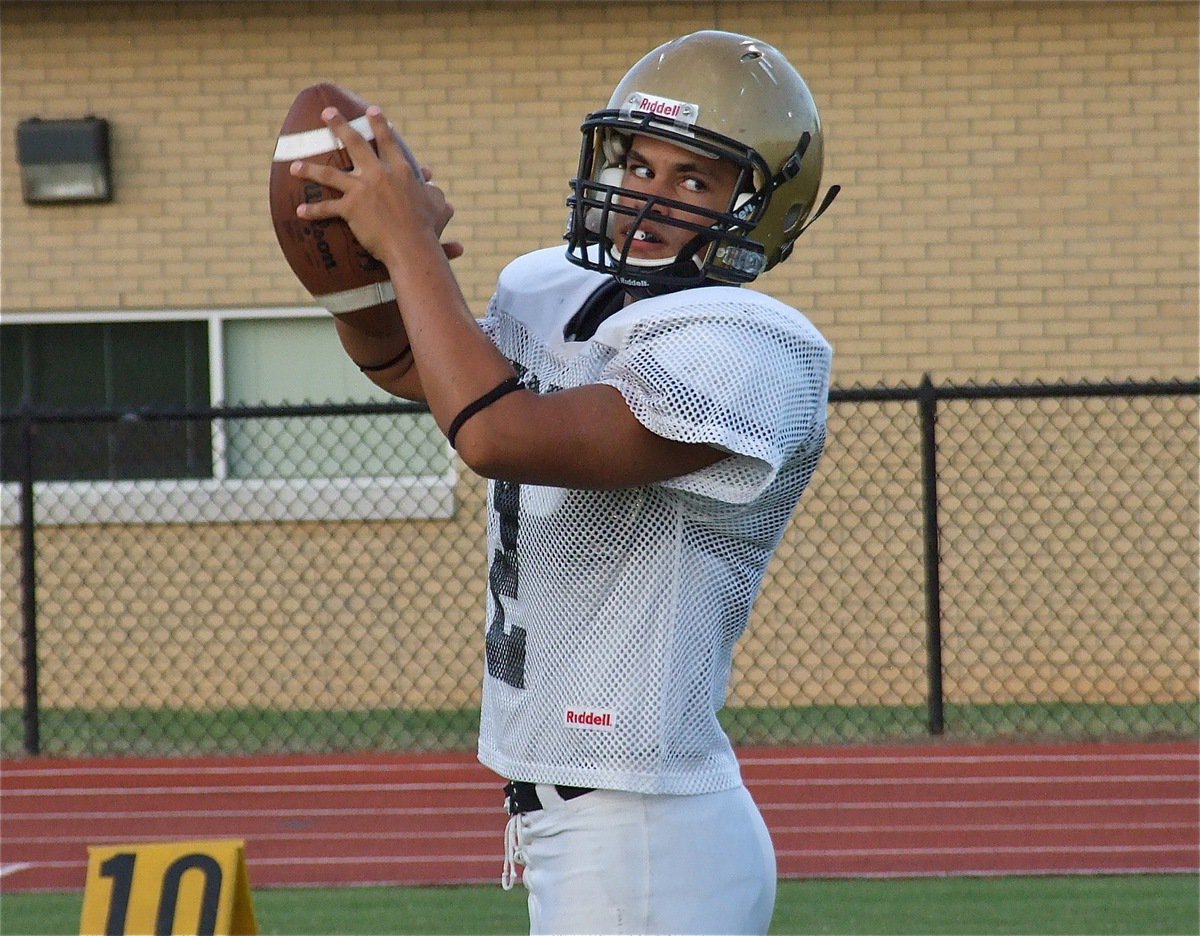 Image: Reid Jacinto(2) catches a pass during the pre-game before Italy’s varsity matchup against the Waco Reicher Cougars.