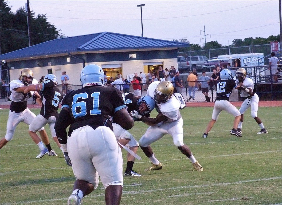 Image: Gladiator linebacker Ryheem Walker(22) drags down a Cougar running back.
