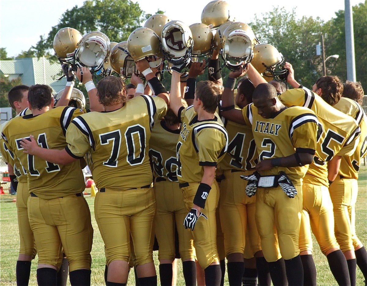 Image: The Italy JV Gladiators get ready to defend Willis Field against the Maypearl JV Panthers.