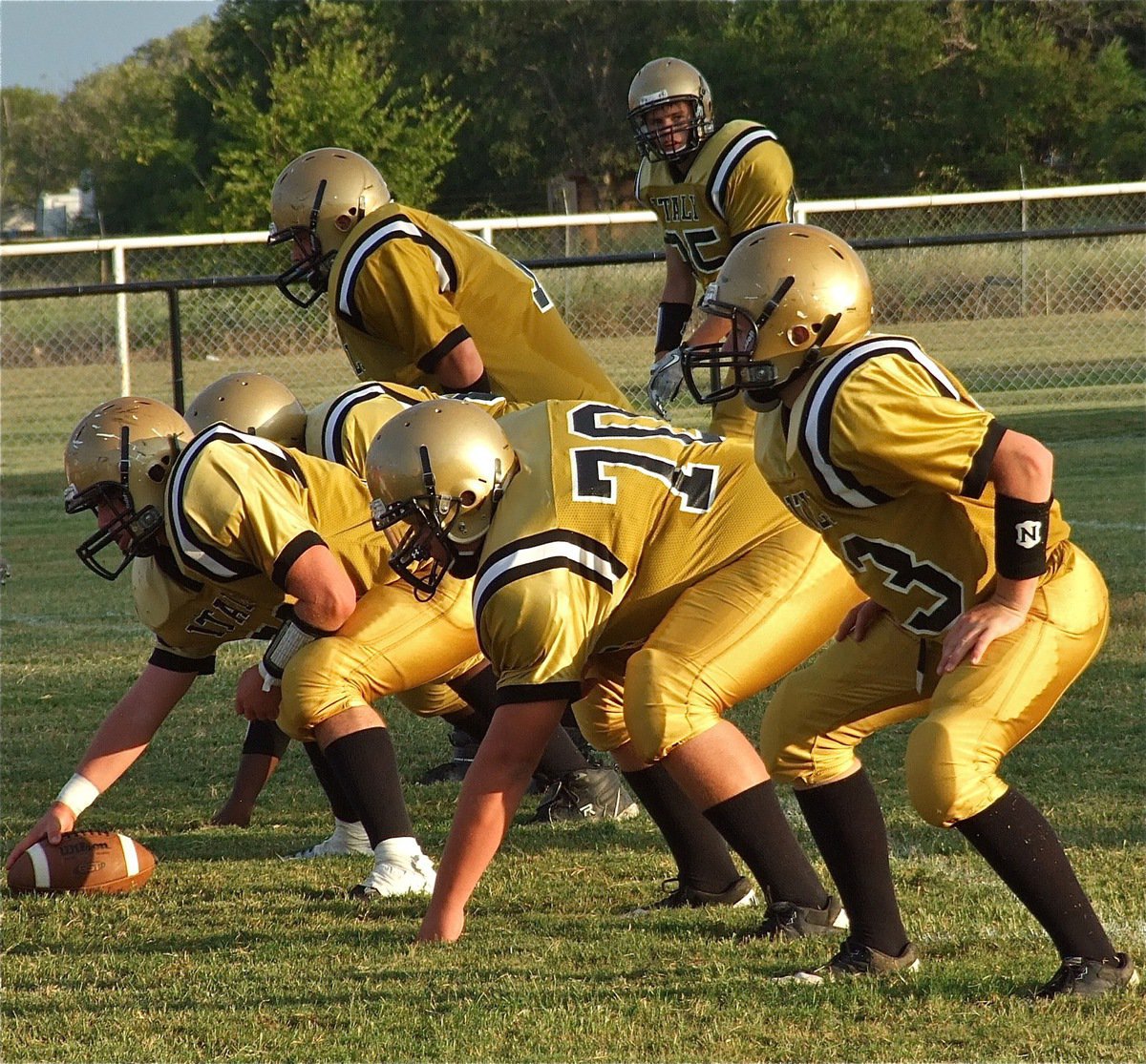 Image: Italy’s JV offense is ready for the snap.