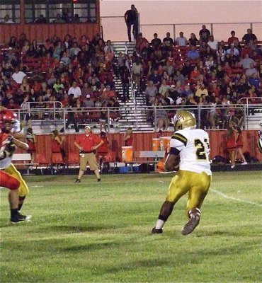 Image: Italy’s Jalarnce Jamal Lewis(21) looks for running room around Maypearl’s defenses.