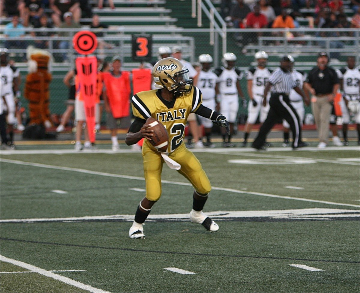Image: Junior quarterback Eric Carson(12) throws two early touchdown passes to Chase Hamilton and Cole Hopkins to give Italy a 15-0 lead in the first quarter.