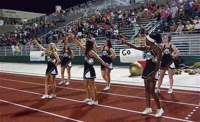 Image: The Lady Gladiator Cheerleaders get Italy fans on their feet for the kickoff.