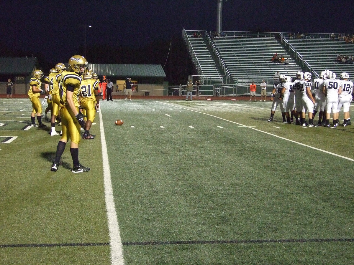 Image: Italy’s defense tries to hold its ground.