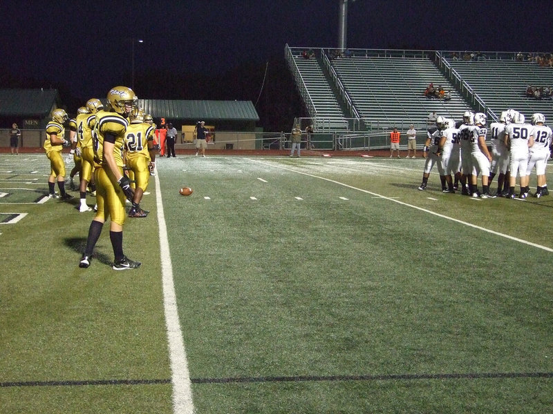 Image: Italy’s defense tries to hold its ground.