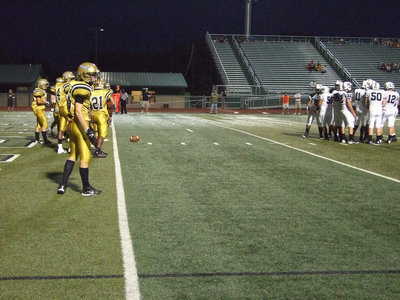 Image: Italy’s defense tries to hold its ground.