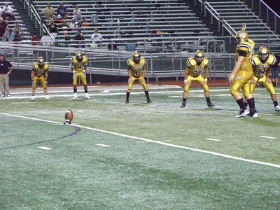 Image: Italy’s Kevin Roldan(60) is ready to kickoff to the Tigers.