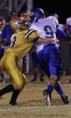 Image: Italy defender Hayden Woods(8) makes a quick tackle against Sunnyvale.