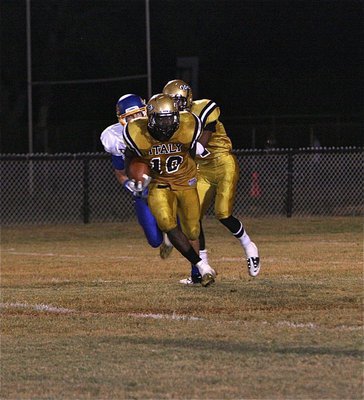 Image: Italy’s Ryheem Walker(10) intercepts a Sunnyvale pass.
