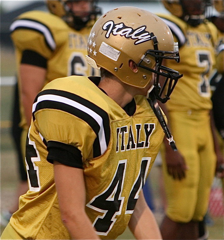 Image: Junior split back Justin Wood(44) practice route running before Italy’s game against Sunnyvale.