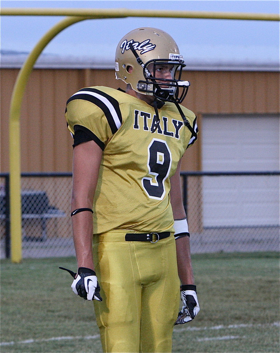 Image: Cole Hopkins(9) is more tall than wide at receiver for the Gladiators.