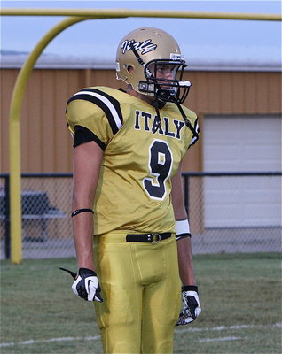 Image: Cole Hopkins(9) is more tall than wide at receiver for the Gladiators.