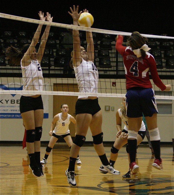 Image: Paola Mata(2) and Madison Washington(10) get the block against Kopperl.