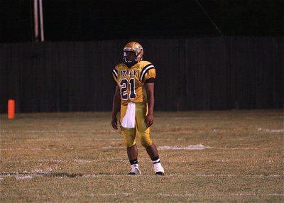 Image: Jalarnce Lewis(21) awaits a Sunnyvale kickoff.