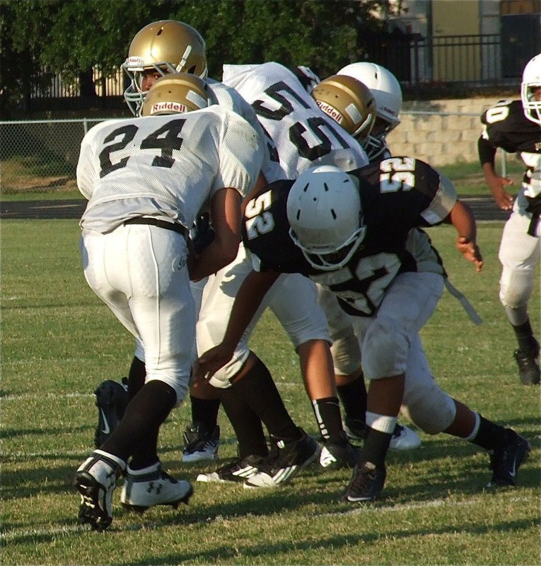 Image: Italy’s Joe Celis(24) tries to find running room behind Kenneth Norwood, Jr.(54) and David De La Hoya(55).