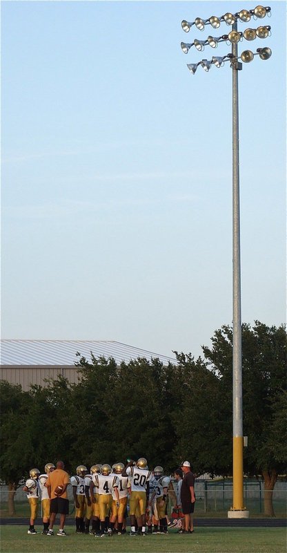 Image: Italy’s JV squad taking a water break at Jaguar Field in Hubbard.