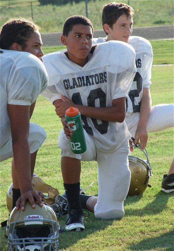 Image: Italy’s Junior High team takes a water break at halftime.