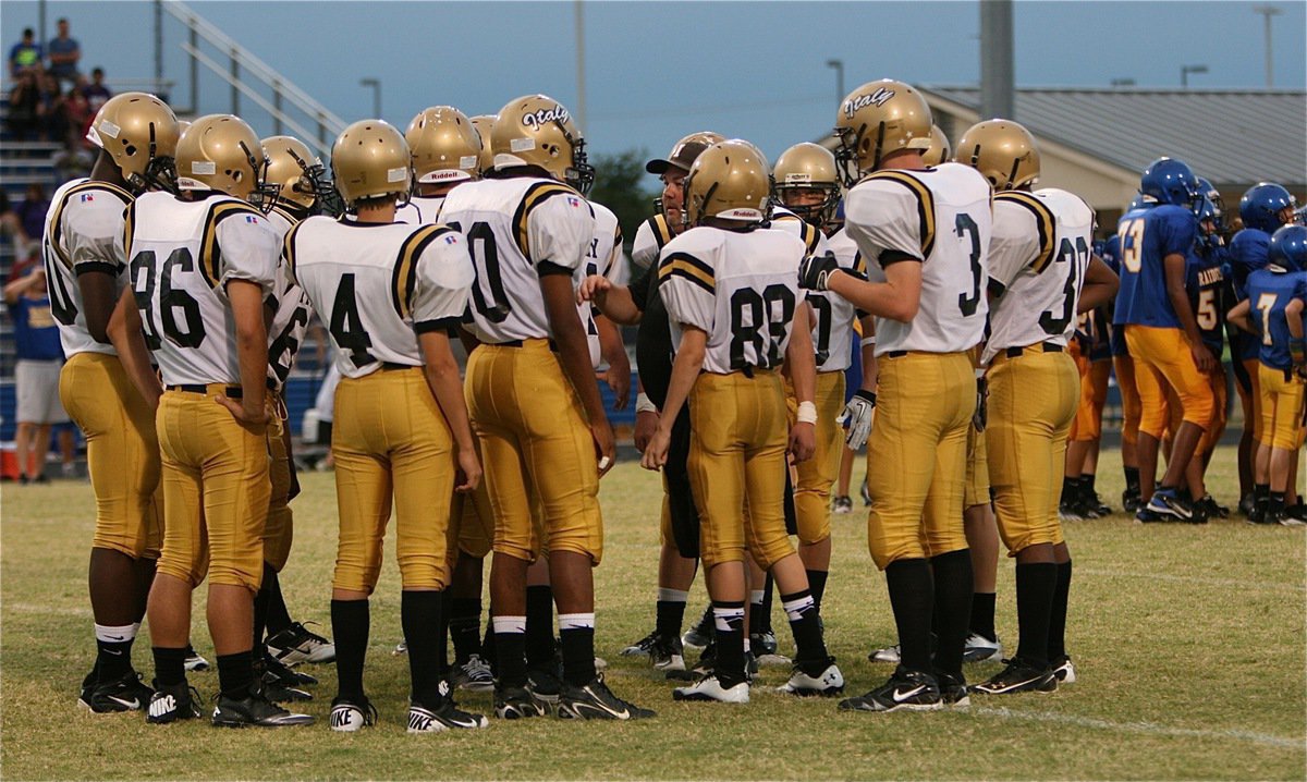 Image: Coach Wayne Rowe gets Italy’s JV Gladiators ready for Sunnyvale.