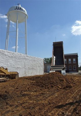 Image: Unloading the sand is complete.