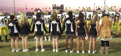 Image: Italy’s Cheerleaders have the Gladiators’ back against Hico.