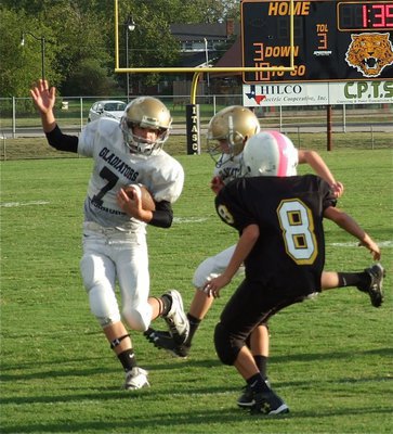 Image: 7th grade Gladiator Gary Escamilla(7) eludes an Itasca defender.