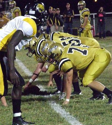 Image: Cody Medrano(75), Darol Mayberry(58) and center Kyle Fortenberry(66) help Italy’s offense rack up 485 yards of total offense and 7 touchdowns.