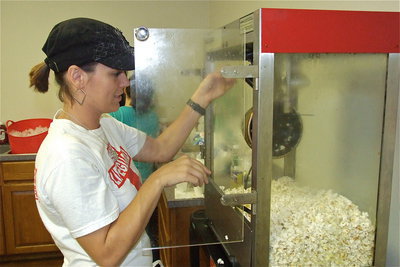 Image: Jenna Chambers prepares popcorn for the audience.
