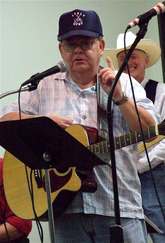Image: Brad Daniels…he thinks? When not wowing the Italy Opry crowd with his brilliant guitar skills, Daniels kept folks entertained between sets with his comedic flair, or so we’re telling him he did.