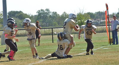 Image: IYAA A-Team Gladiator Jonathan Salas(82) pounds his way inside the 10-yard line of Hubbard.